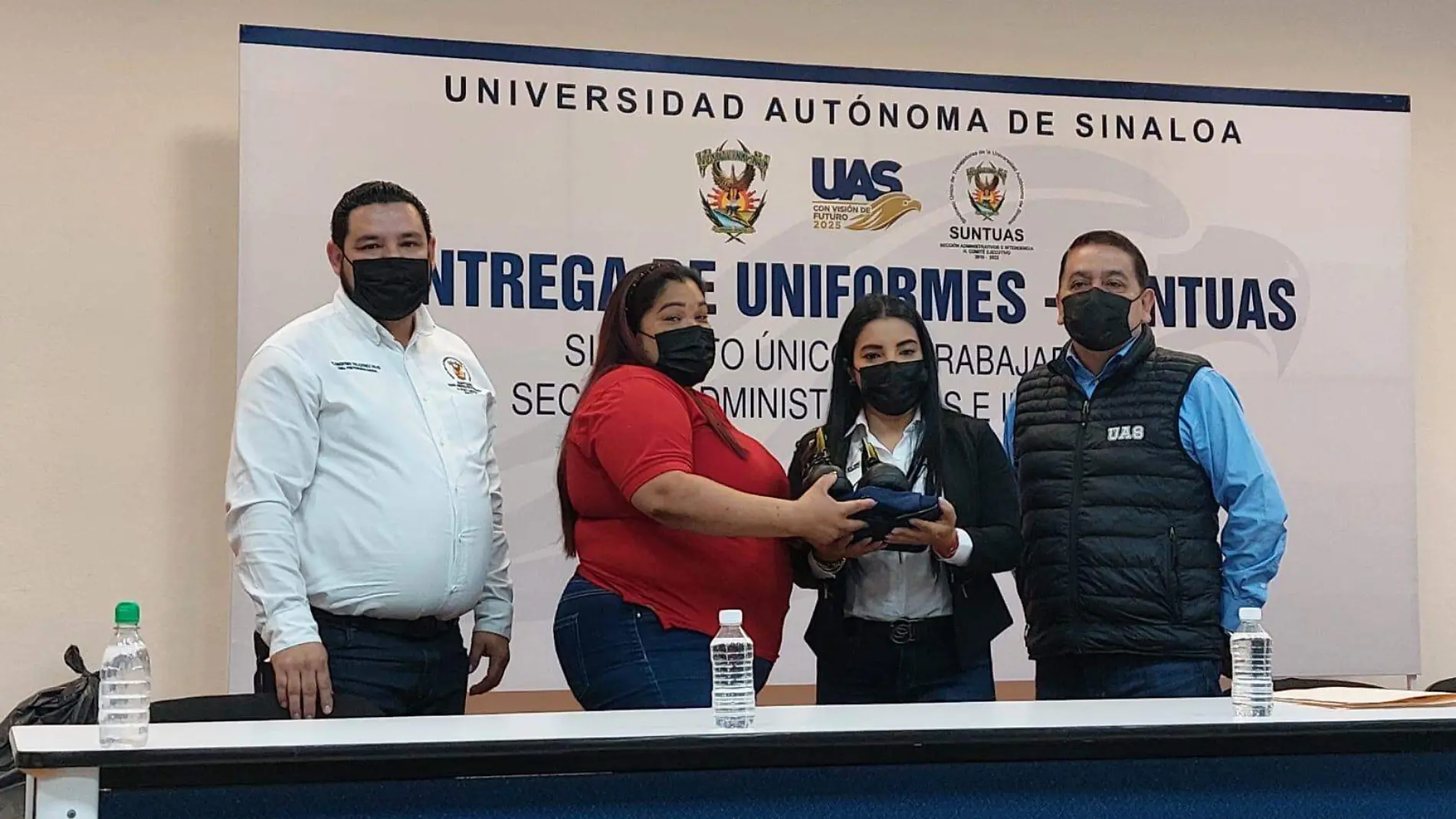 entrega de uniformes